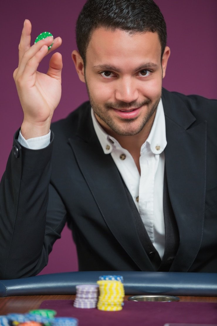 Studio live-dealer wtomaxx dengan dealer profesional di meja blackjack, roulette, dan baccarat